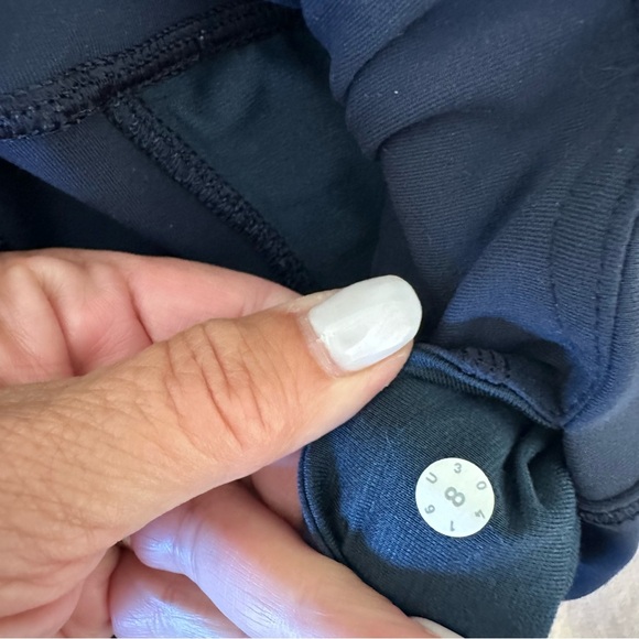 Lululemon Full Length Navy Blue Tights Leggings Zippers Pockets Size 8 - Picture 7 of 7